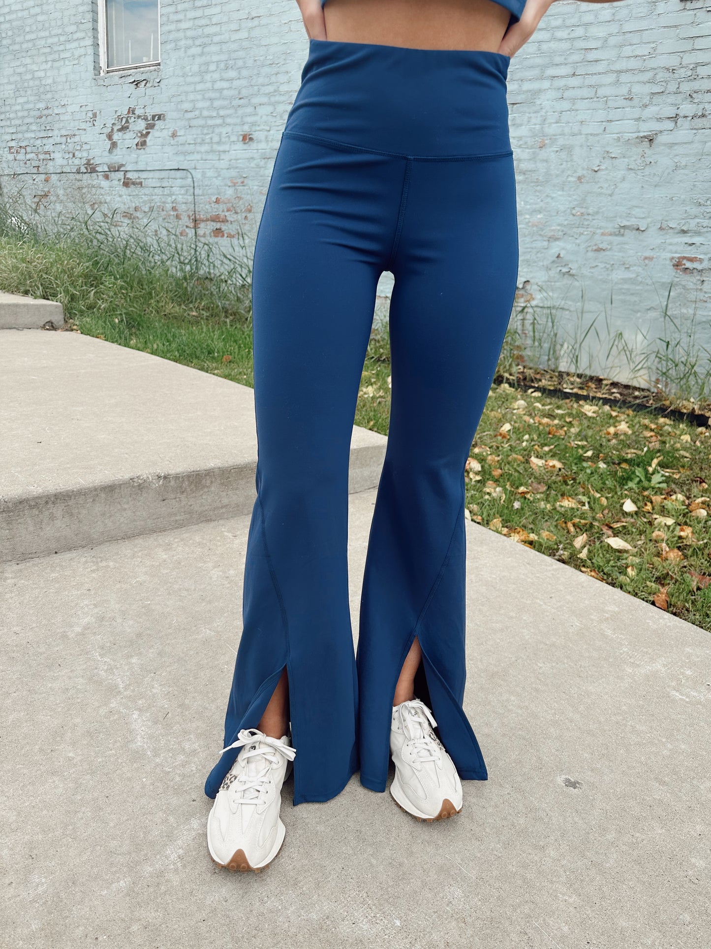 Perfectly Aligned Hot Shot Flares - Midnight Blue