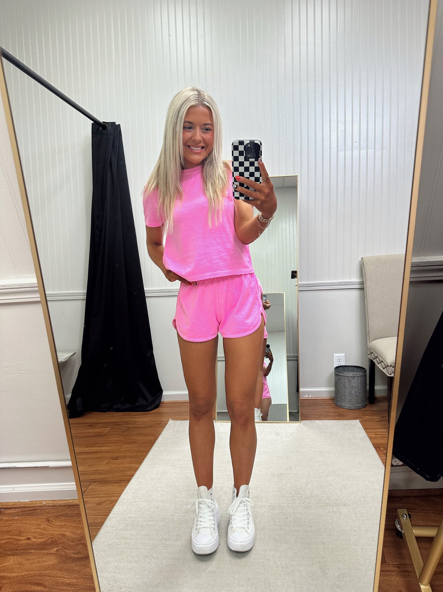 Essential Shorts - Neon Pink